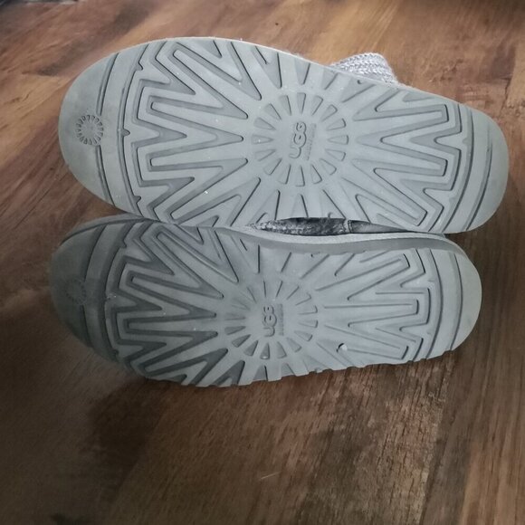 UGG Women's Classic Cardy Sock Boots Gray Knit Sheepskin Winter Fold Over Size 6 - Picture 9 of 9